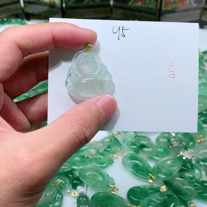 石英质玉颈饰未镶嵌大*