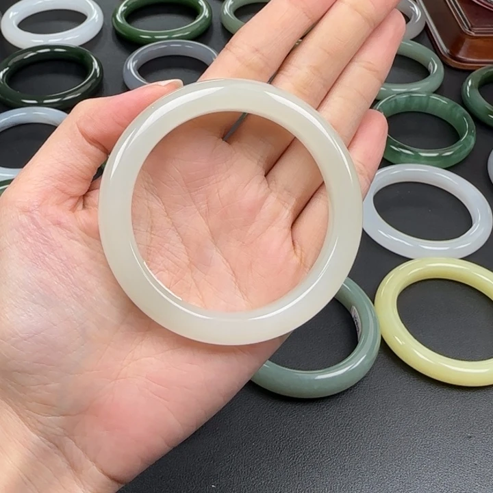 和田玉未镶嵌手镯