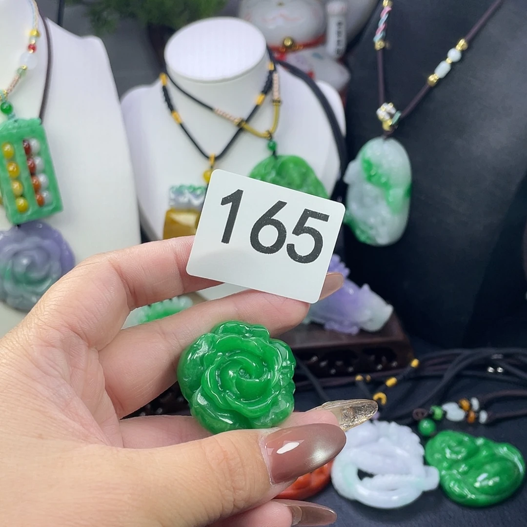 翡翠未镶嵌吊坠(赠链)