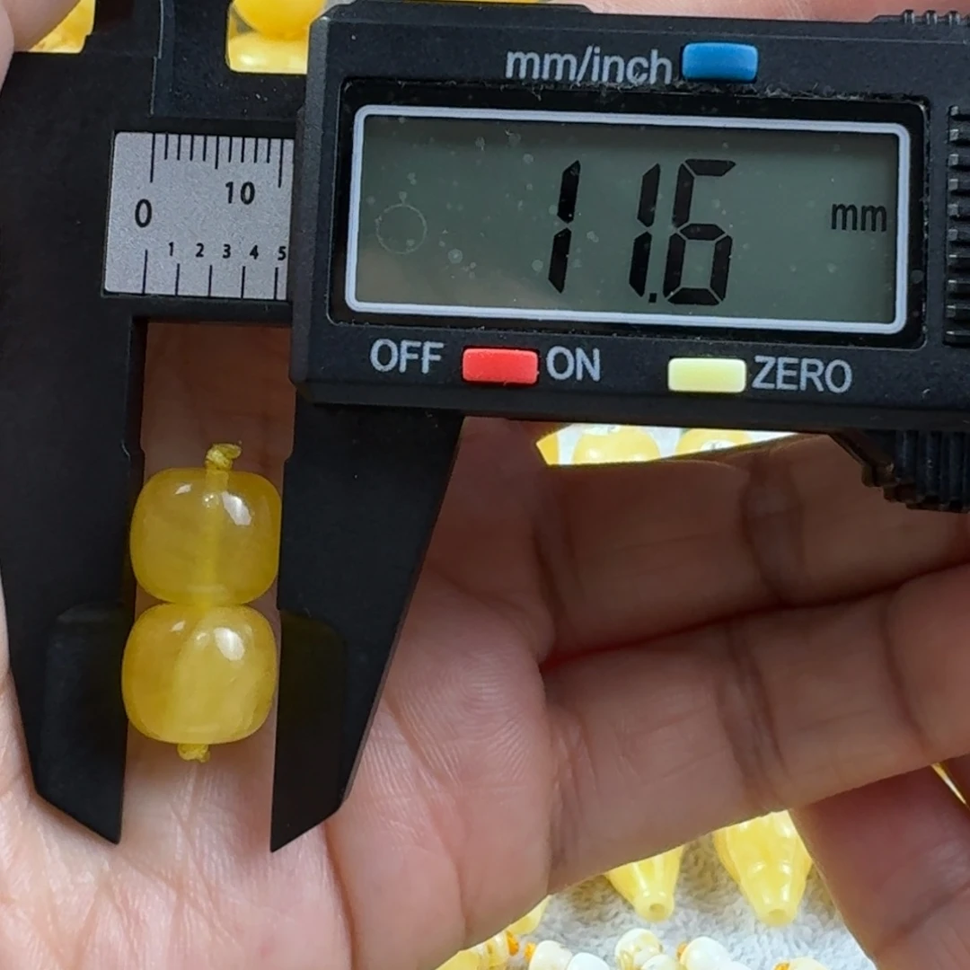 蜜蜡未镶嵌裸石31杂