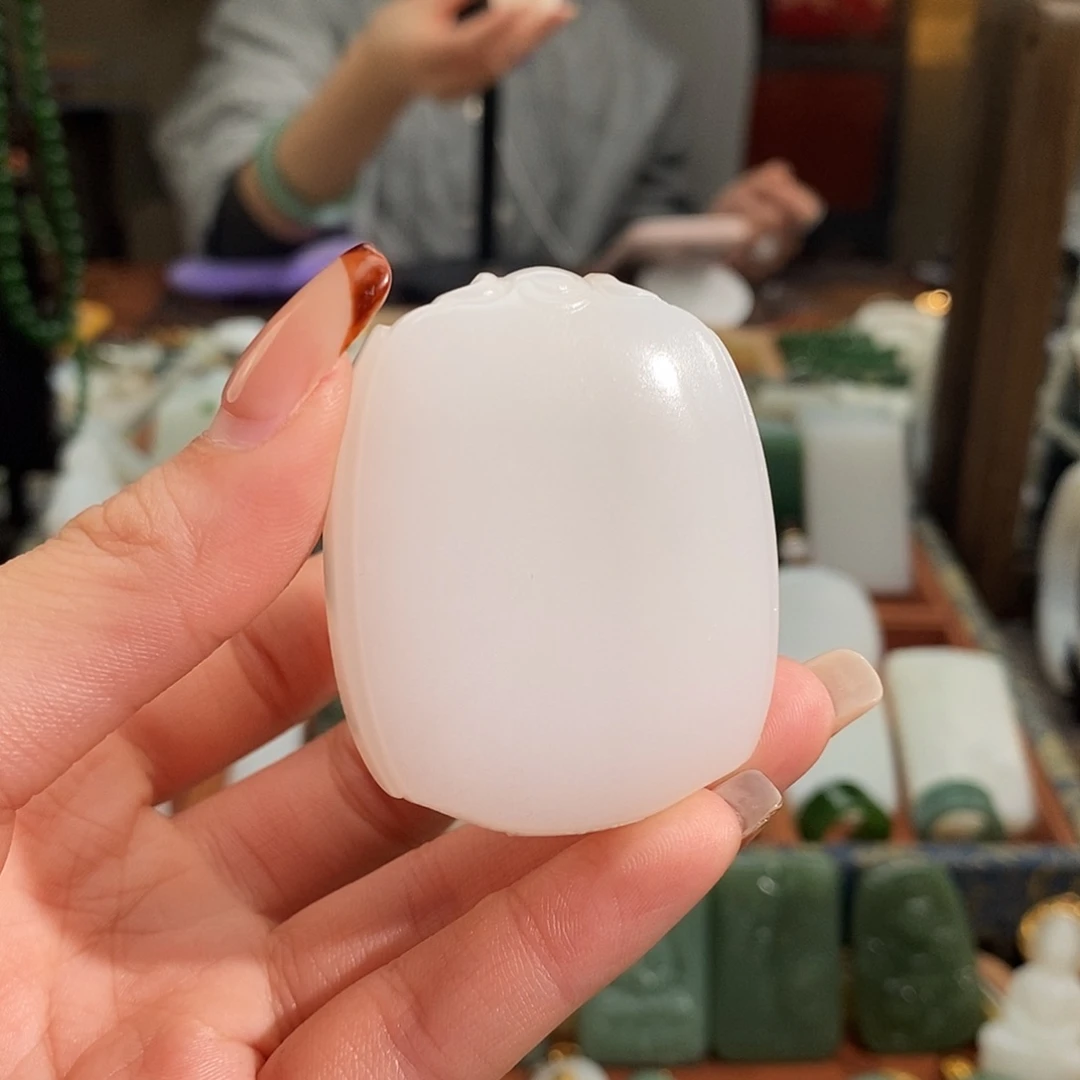 和田玉未镶嵌吊坠(赠链)