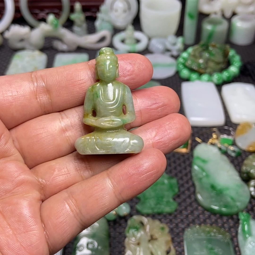 翡翠未镶嵌挂件清