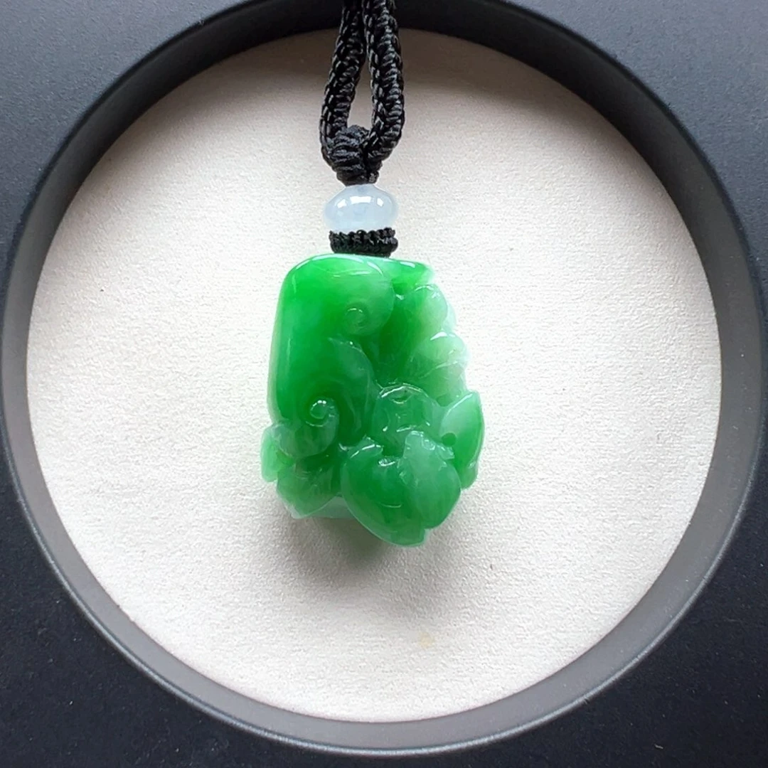 翡翠未镶嵌颈饰如意