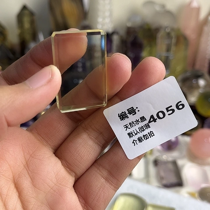 柠****颈饰水晶未镶嵌无事牌