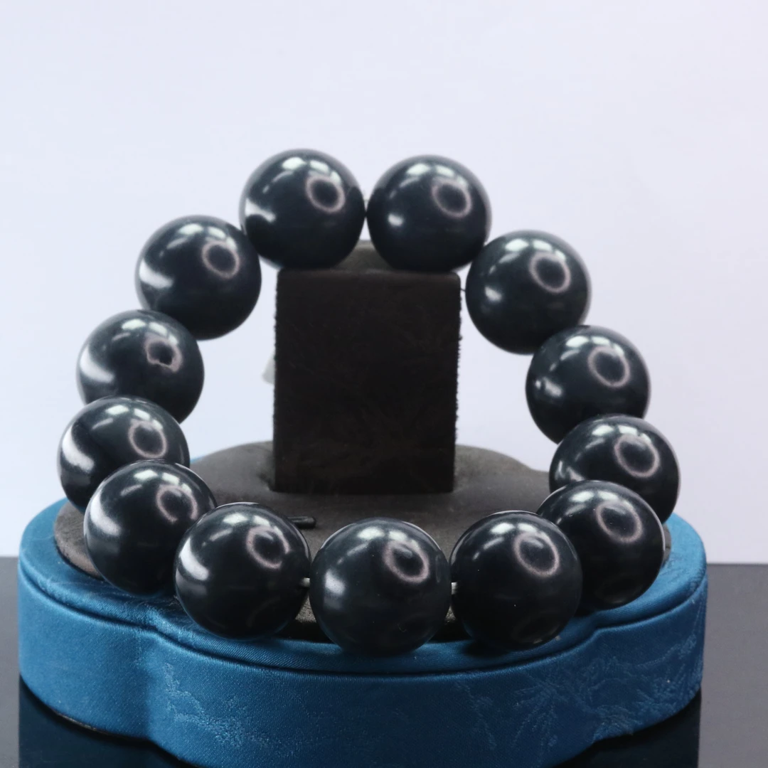 35和田玉一级细青花手串/400197保利厦门拍卖