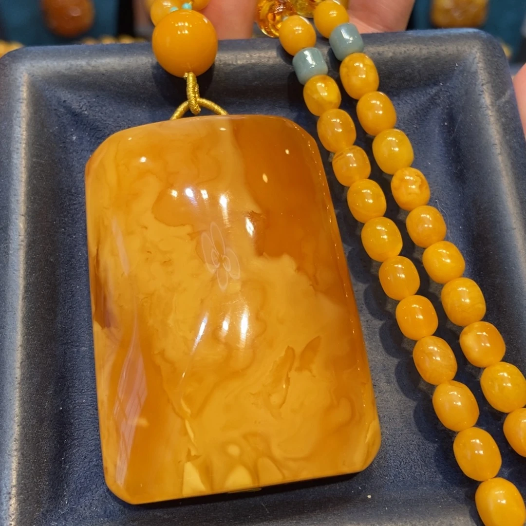 琥珀未镶嵌颈饰蜜蜡