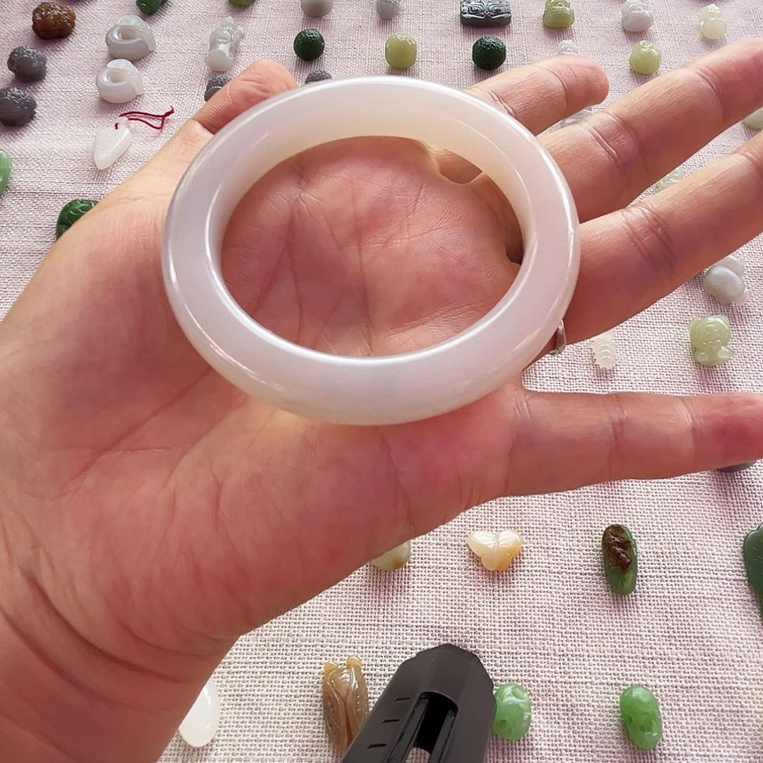 是***吖和田玉戒指未镶嵌