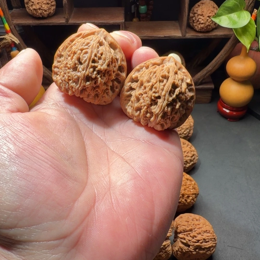 文玩核桃把件南疆石三角桩型尺寸40