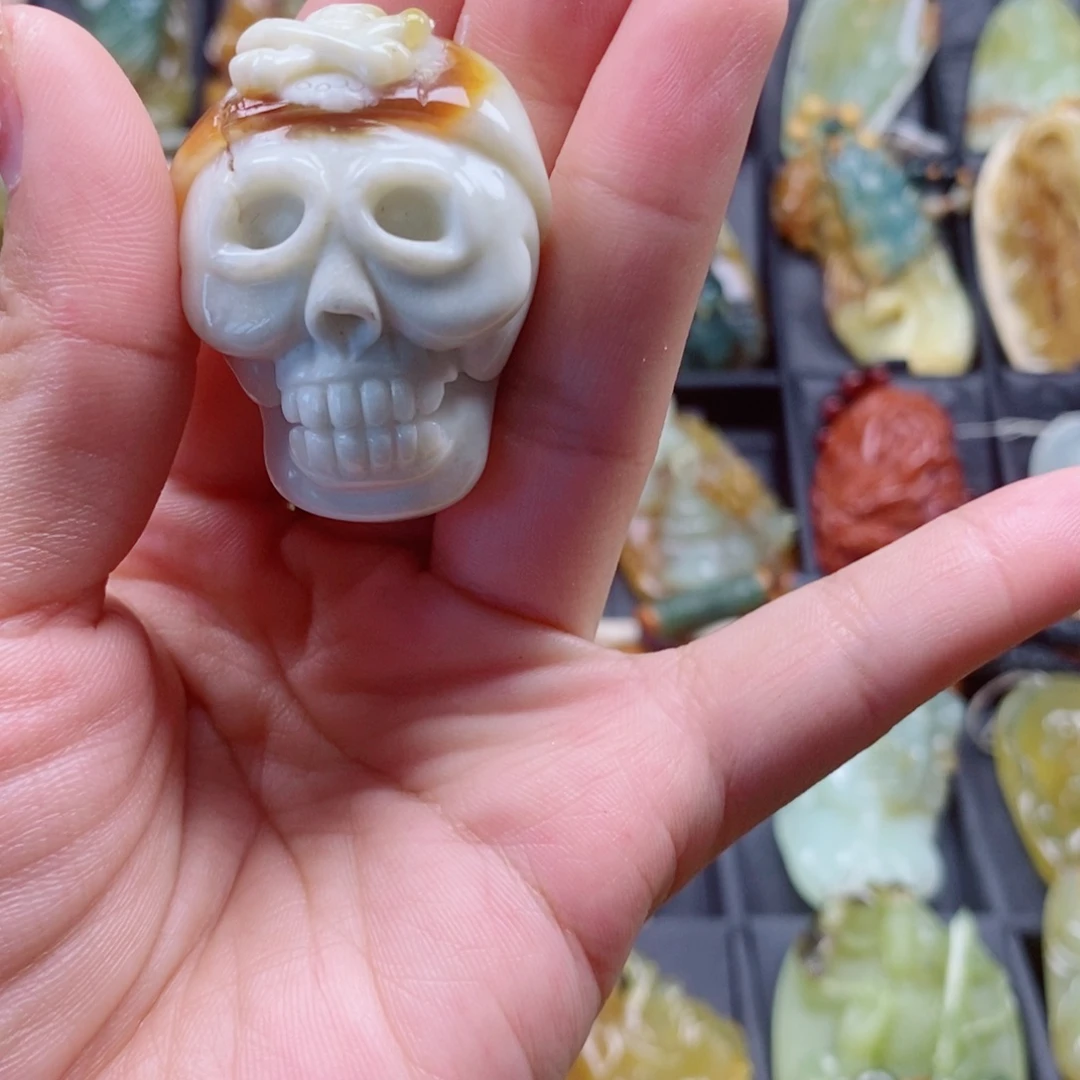 蛇纹石玉未镶嵌颈饰