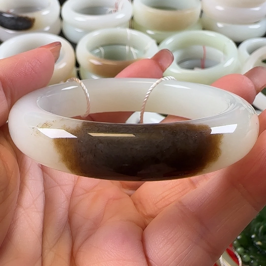 和田玉未镶嵌手镯