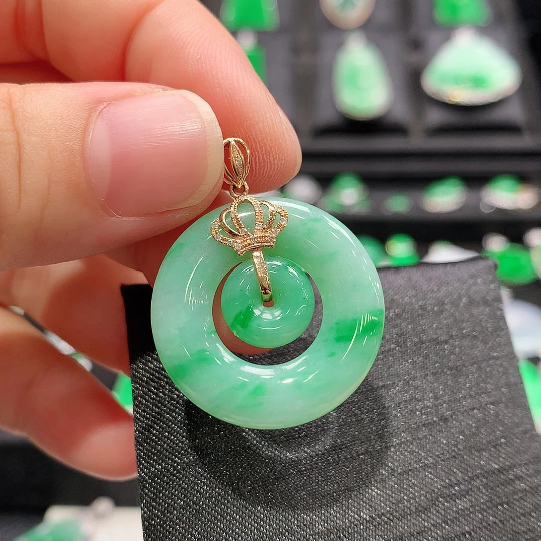 翡翠18K金镶嵌颈饰子母扣