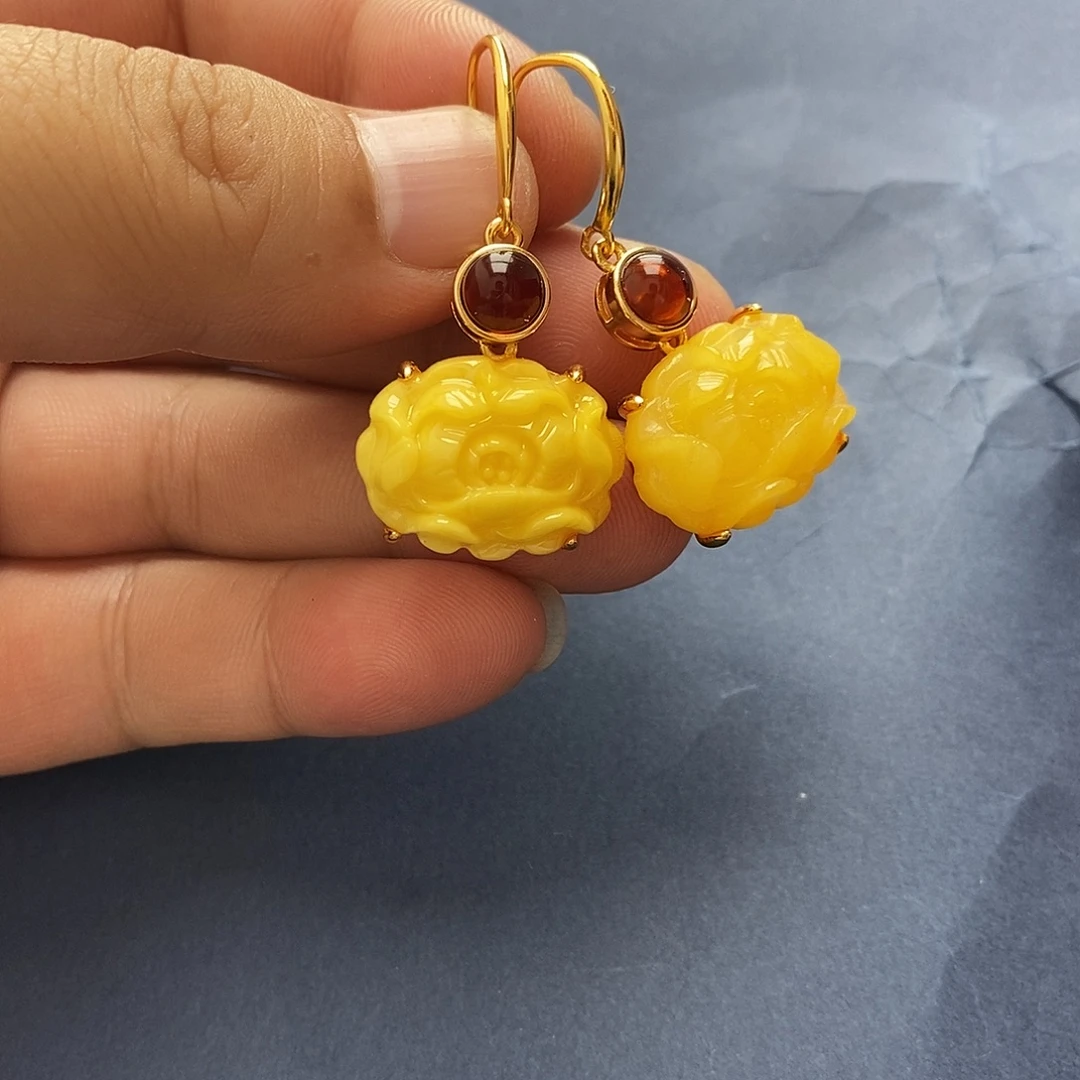 琥珀未镶嵌裸石耳坠