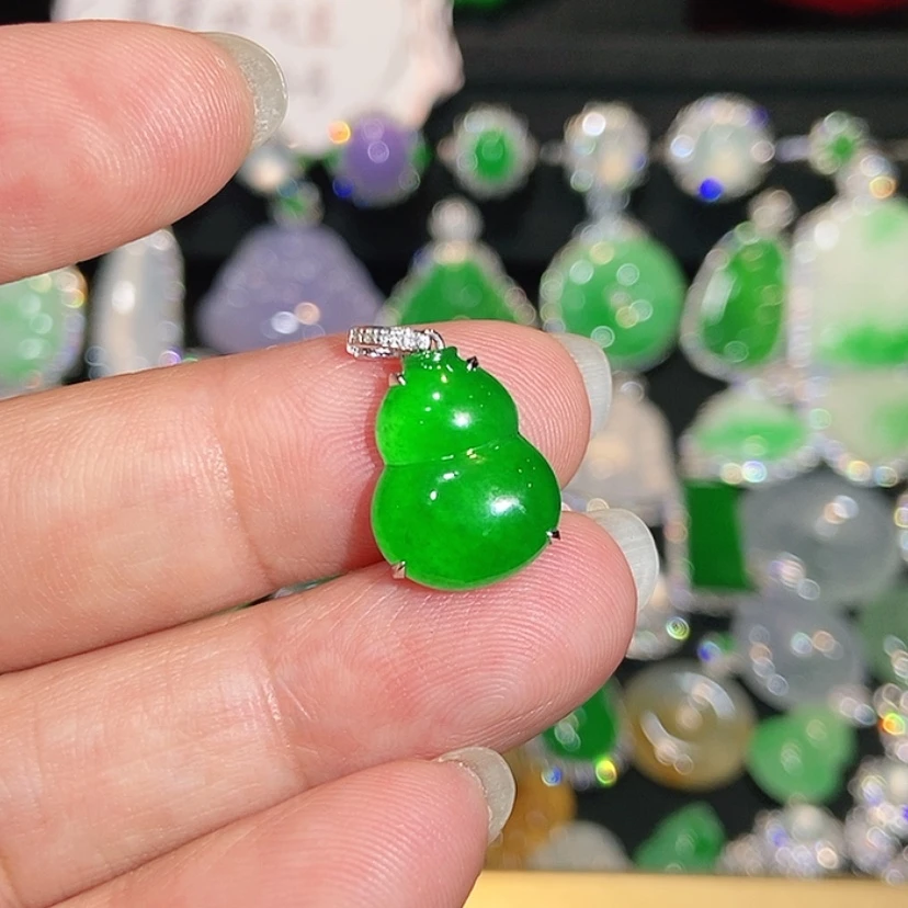 【闪购商品】颈饰18K金镶嵌翡翠天然翡翠