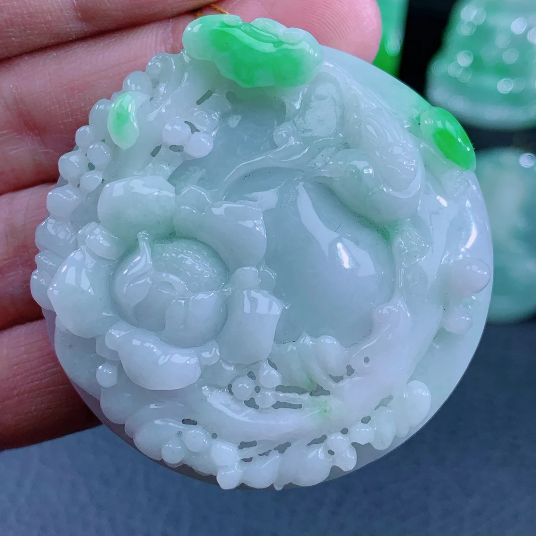 天然A货翡翠俏雕飘绿翡翠花开富贵 货号:203041 尺寸:51.5-12.5mm