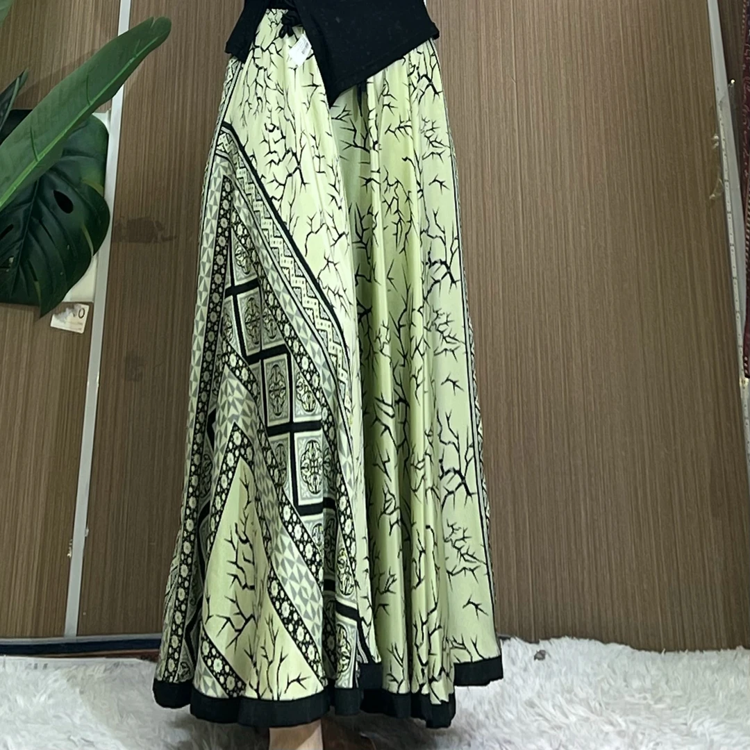 A260 号淡绿色大摆裙