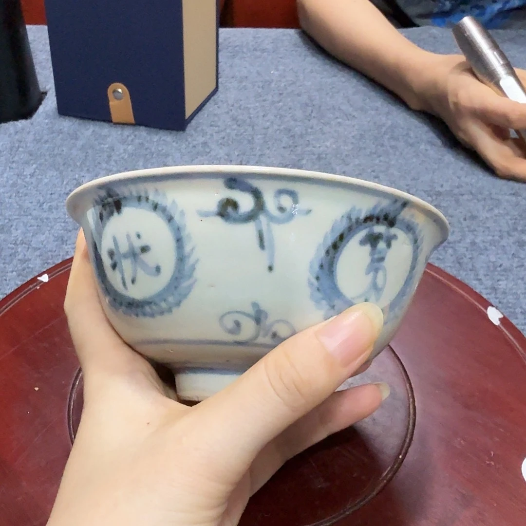 人***月瓷片青花碗一件完整
