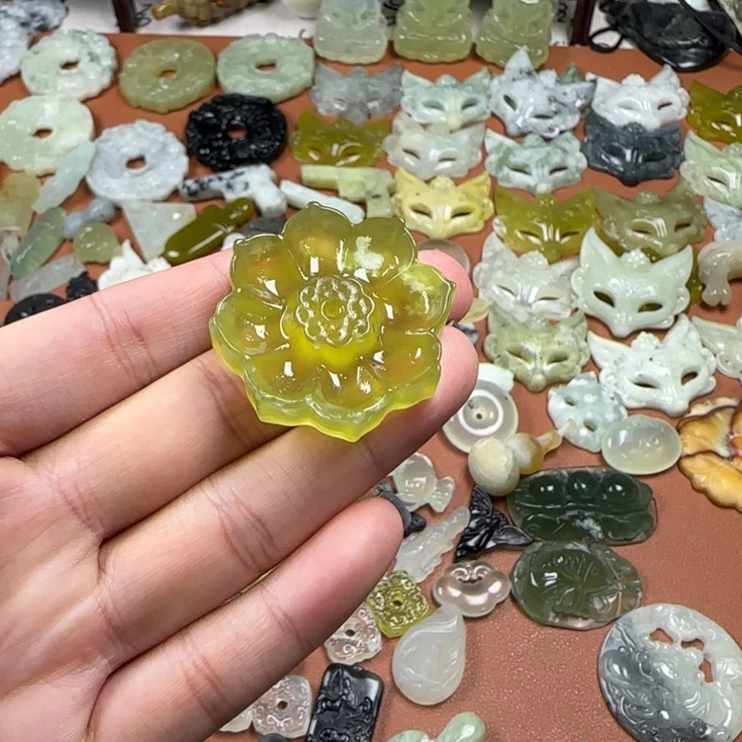 蛇纹石玉未镶嵌颈饰香插