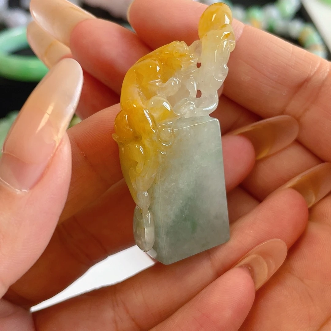 翡翠手镯未镶嵌翡翠900