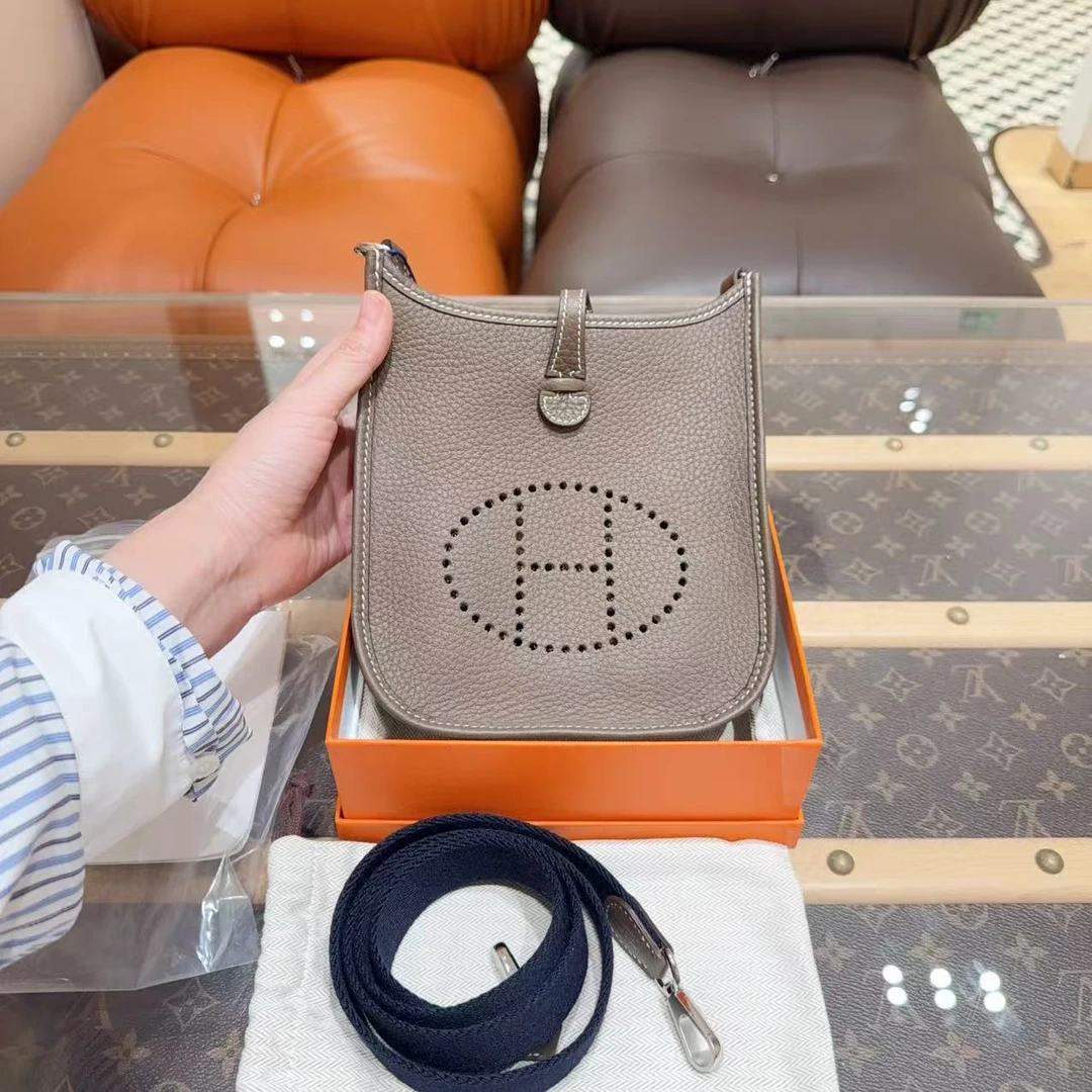99新 Hermes/爱马仕 Mini evelyne 伊芙琳大象灰 金扣 TC皮 U刻