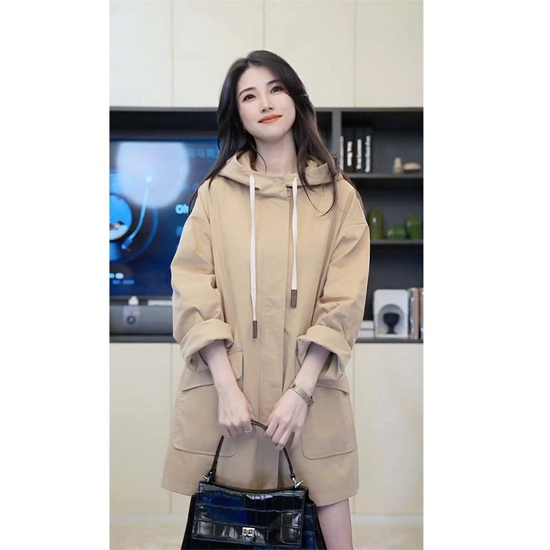 小乖逃X休闲时尚卡其风衣外套 白色帽绳连帽M831