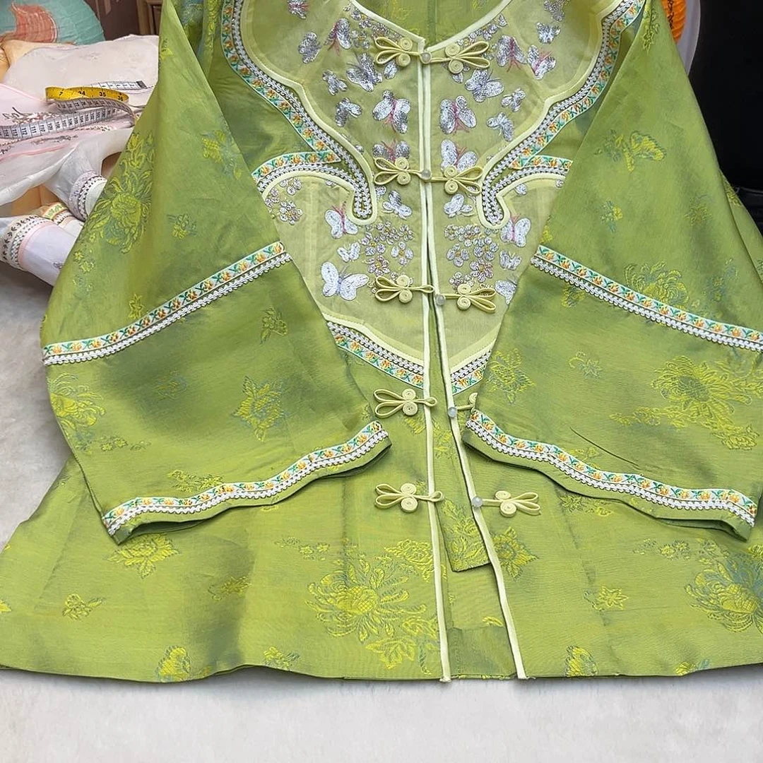 刺绣多*欧根纱上衣106成衣胸围