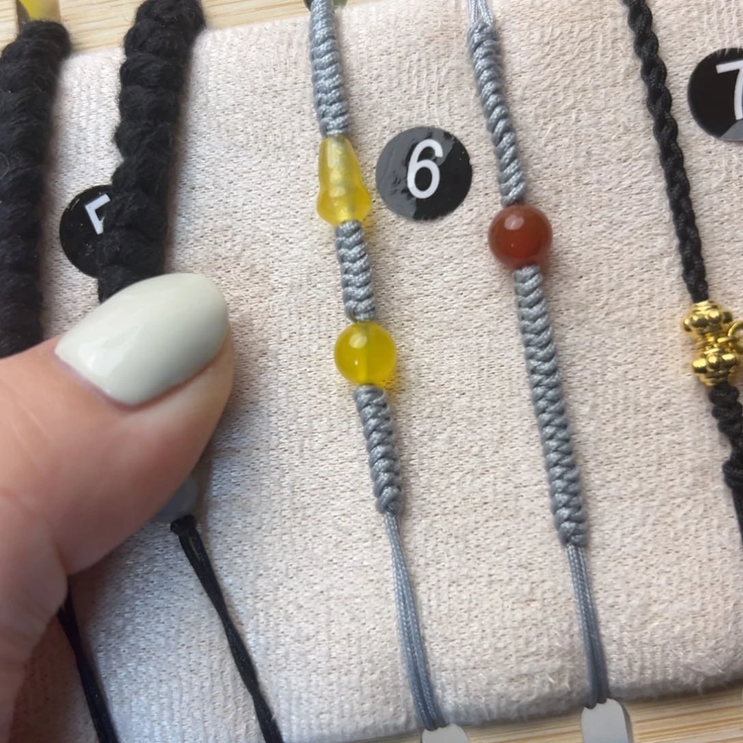 蛇纹石玉颈饰合金