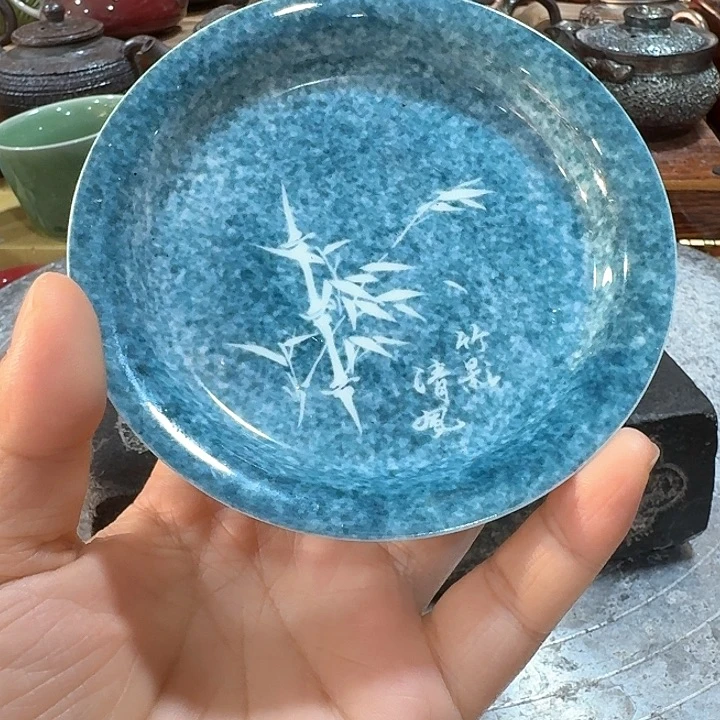 主人杯一个，瓷。。品茗