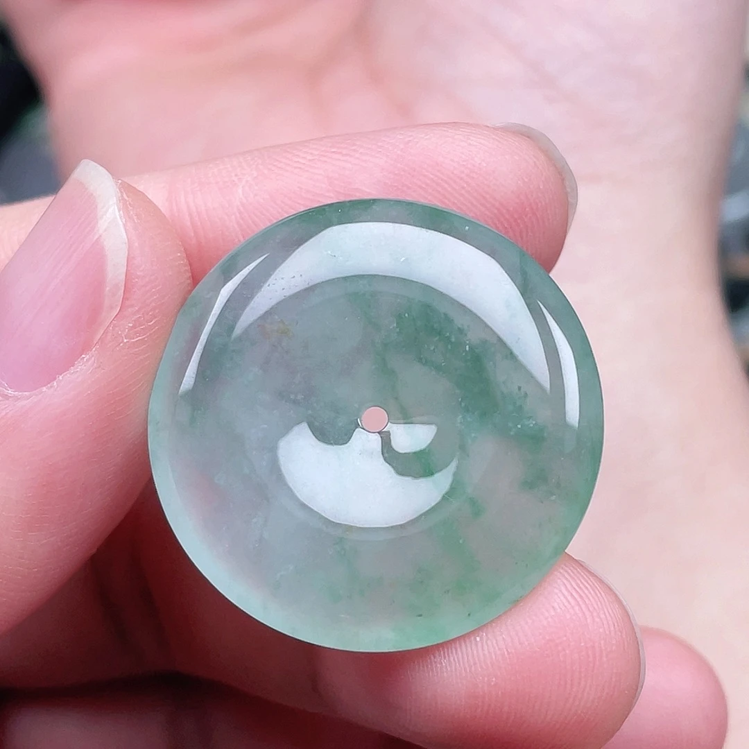 翡翠未镶嵌颈饰平安扣