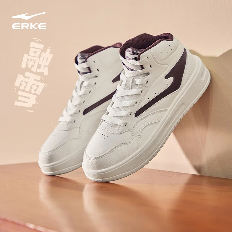 鸿星尔克融雪男鞋2025秋冬情侣同款软底皮面高帮学生防水运动板鞋