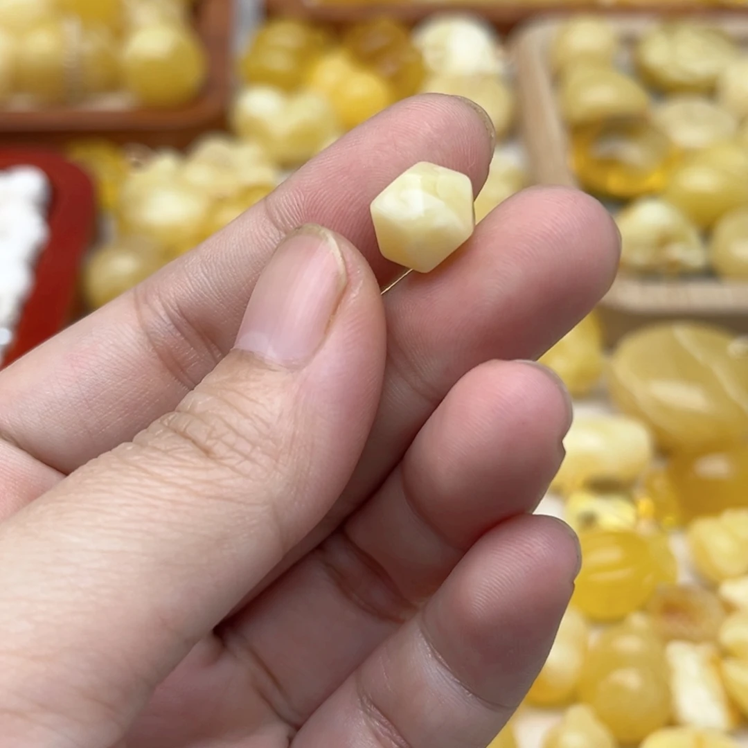 蜜蜡未镶嵌裸石天然