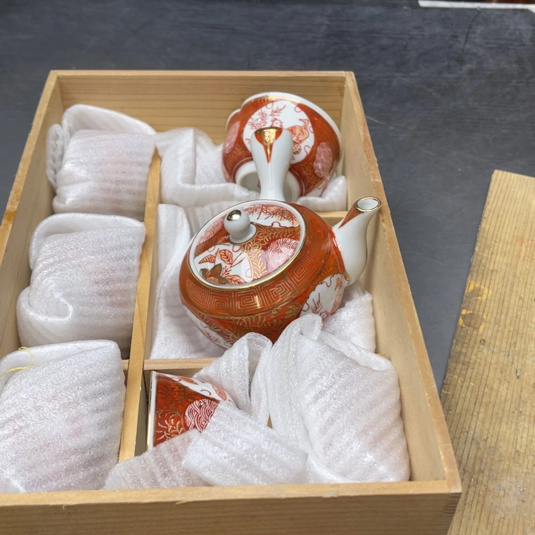 瓷片元****?密密麻麻地排列在一起