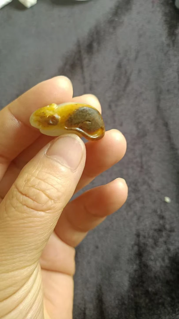 和田玉老鼠、老气横秋的老坑料、