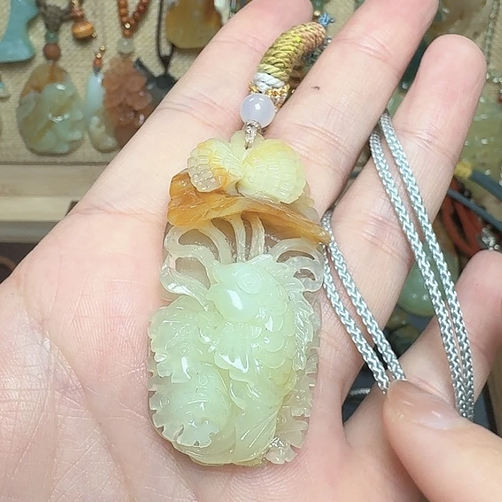 蛇纹石玉未镶嵌颈饰