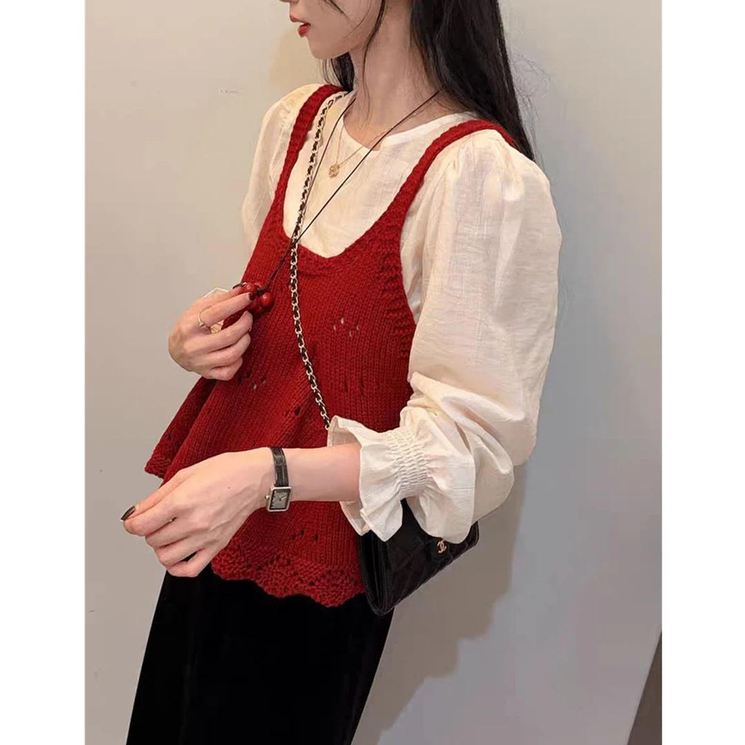 红色韩系甜美减龄针织吊带背心女秋季新款镂空设计感宽松毛衣上衣