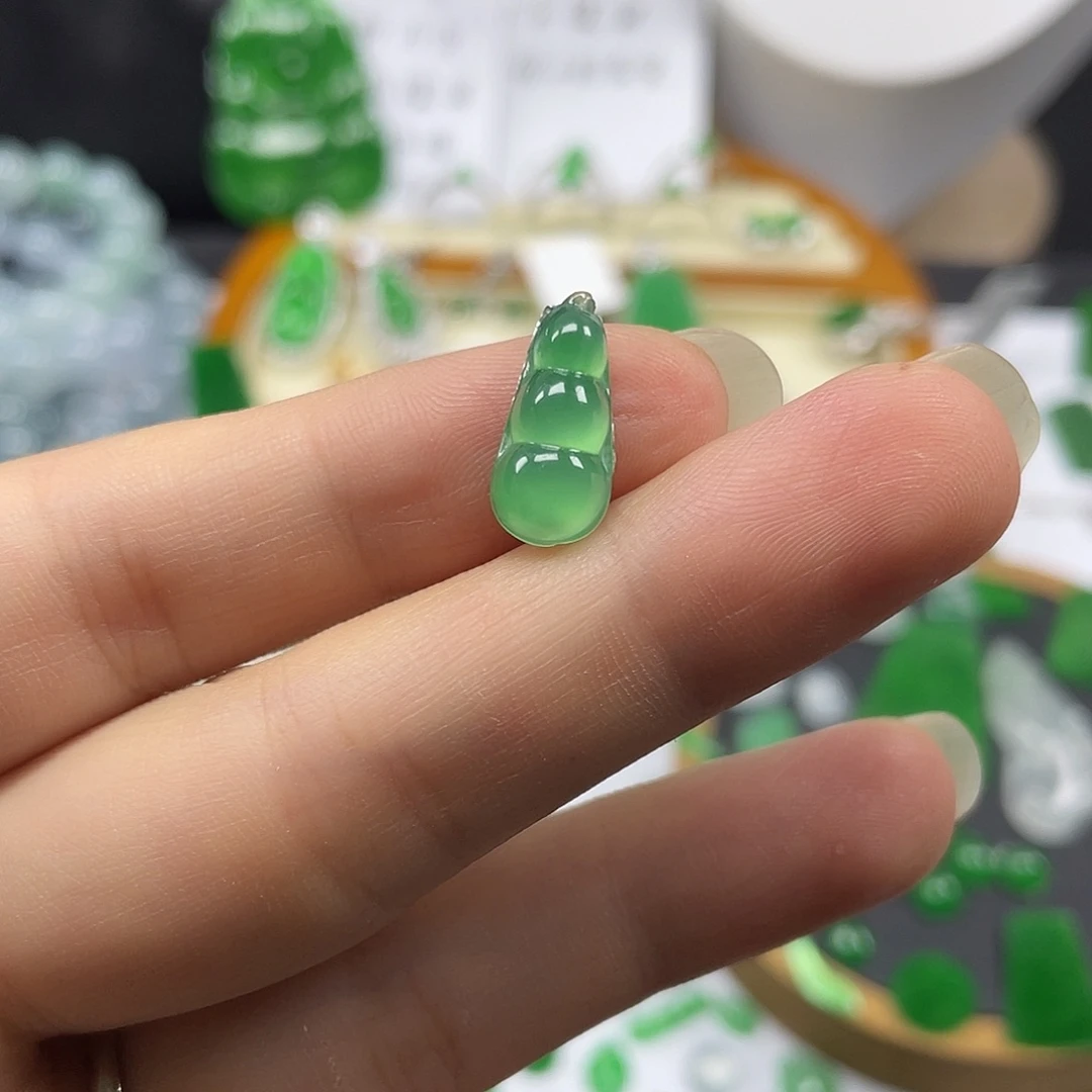 翡翠未镶嵌颈饰林亦珠宝福豆