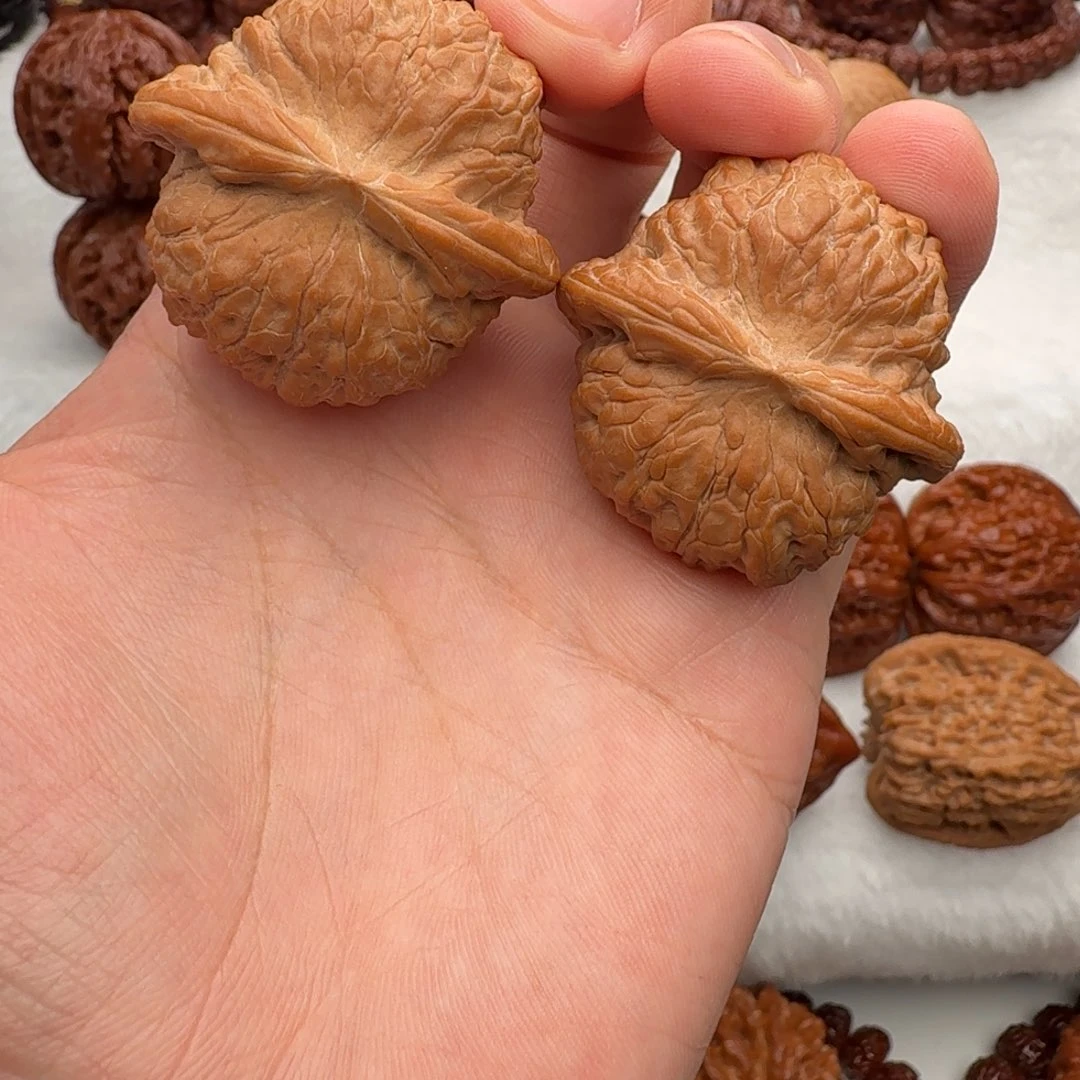 吊坠文玩核桃平谷血麒麟