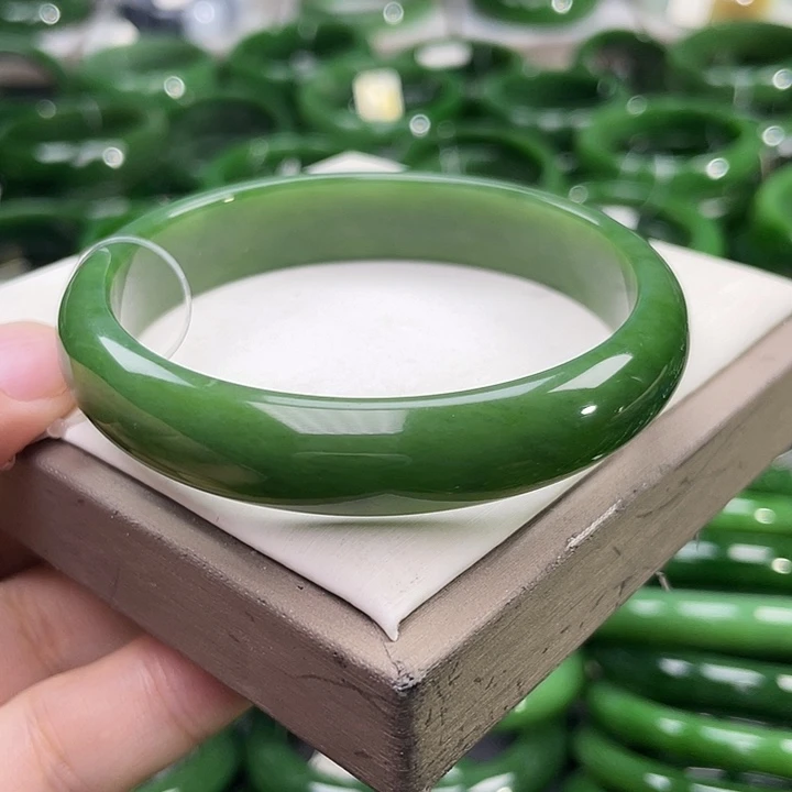 未镶嵌手镯和田玉（碧玉）