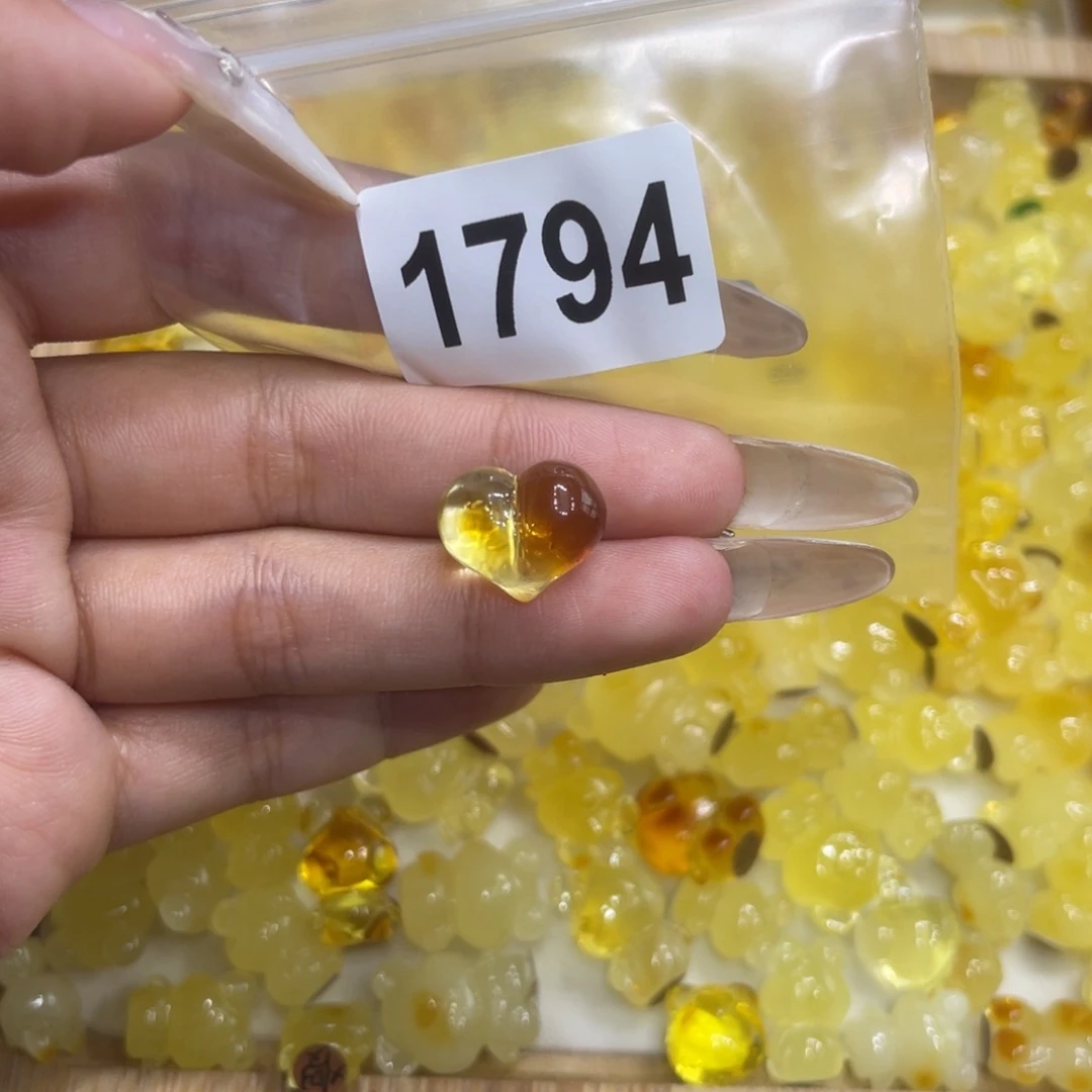 苦***涩琥珀未镶嵌珠宝奇石