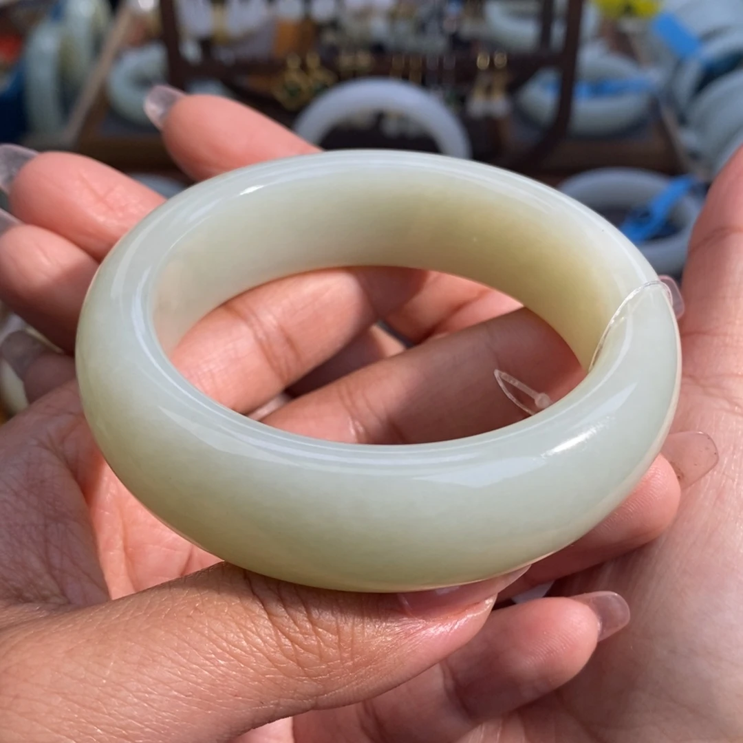 和田玉未镶嵌手镯