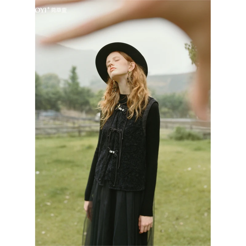 菀壹2025冬季新中式盘扣马夹打底衫半身裙套装女三件套H32811451