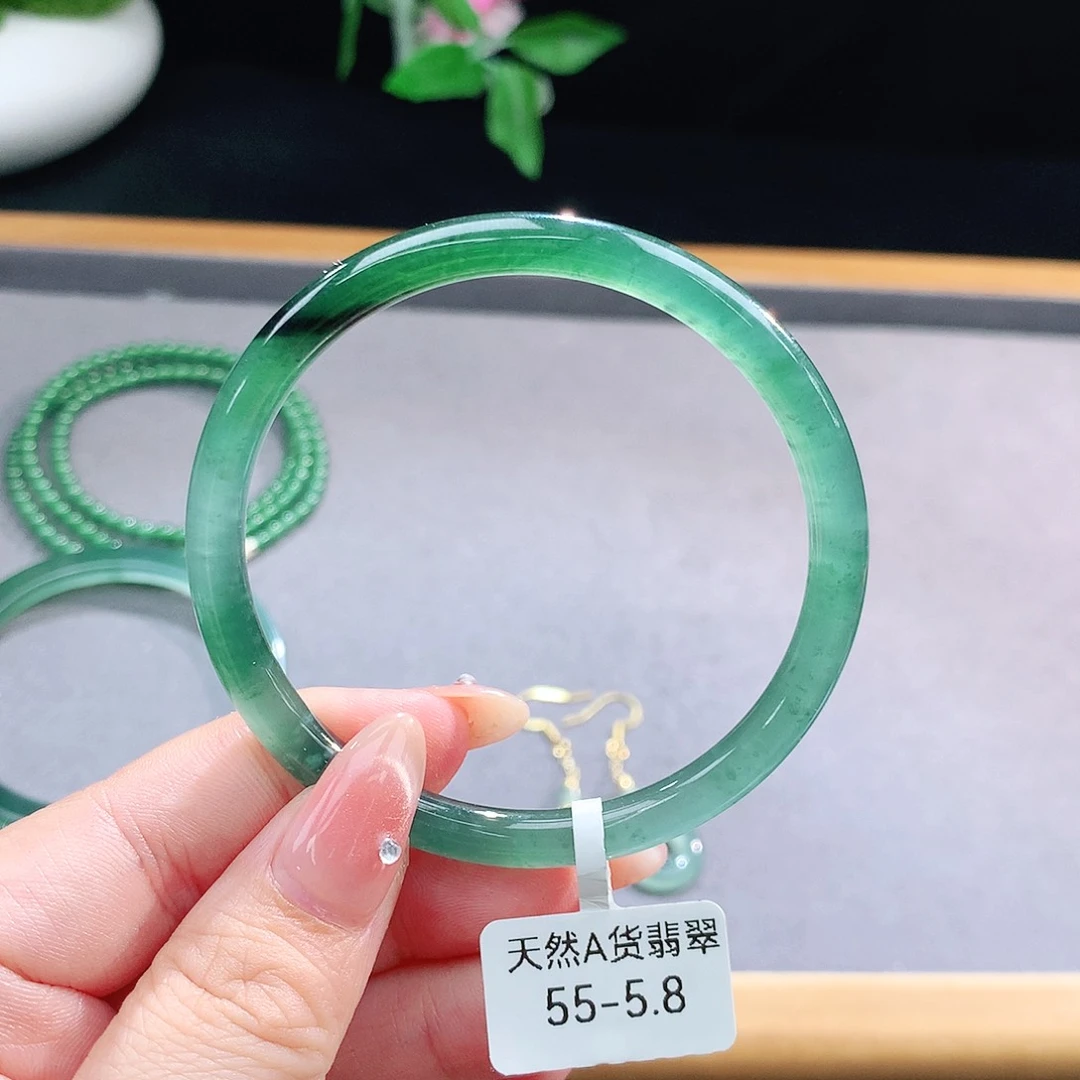 未镶嵌手镯（圆镯）翡翠
