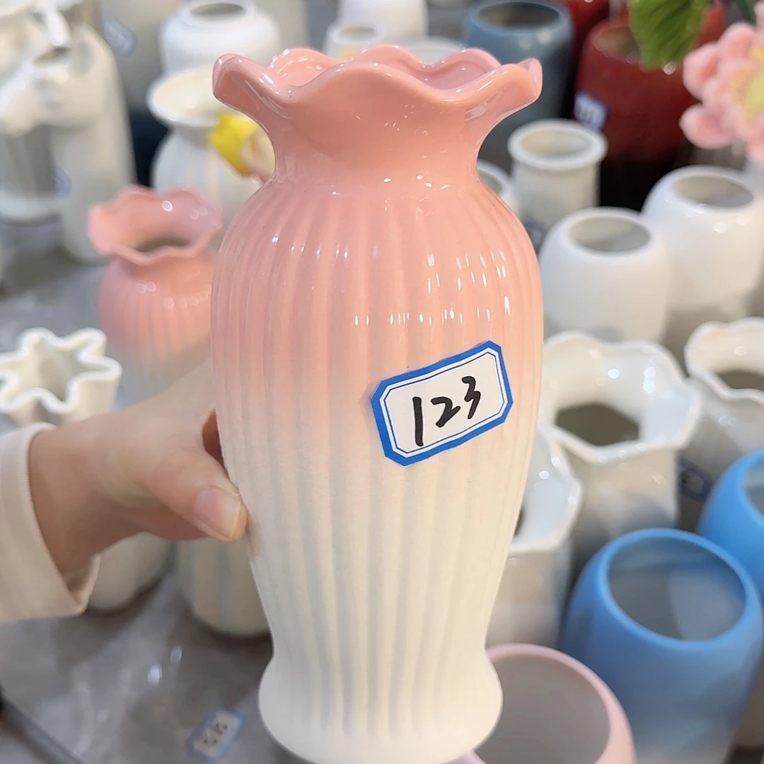 瓶123号粉白磨砂高20厘米微瑕一个
