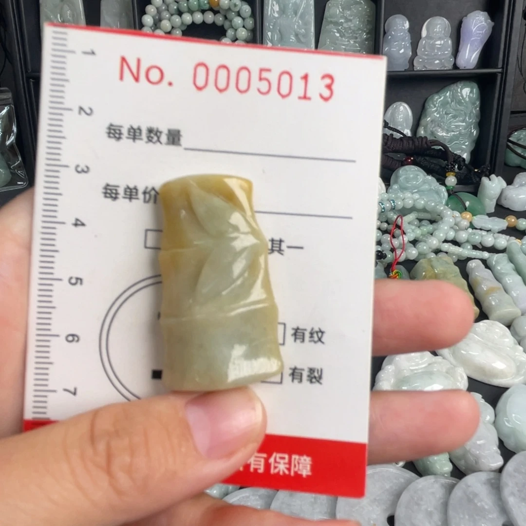 吊坠(不含链)未镶嵌翡翠微瑕
