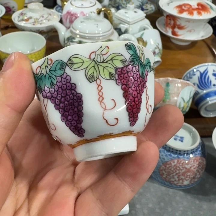 景德镇陶瓷摆件展品