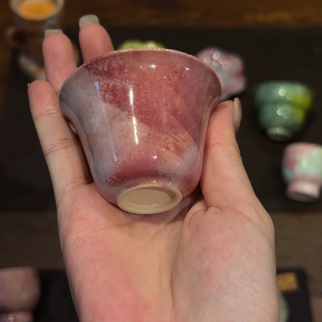 瓷片陶瓷。        陶瓷。