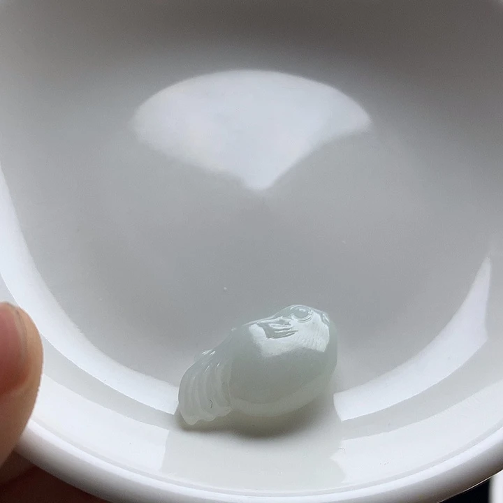 翡翠未镶嵌挂件鱼一个