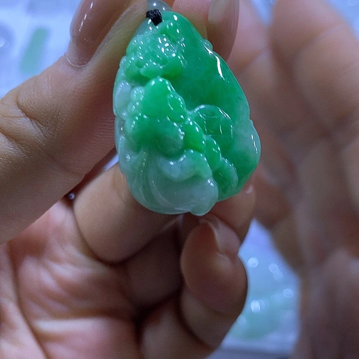 利***俊翡翠未镶嵌颈饰天然翡翠A货吊坠