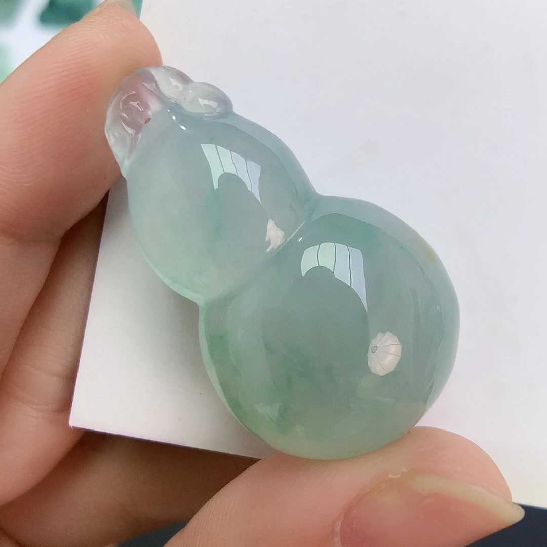 翡翠未镶嵌颈饰葫芦