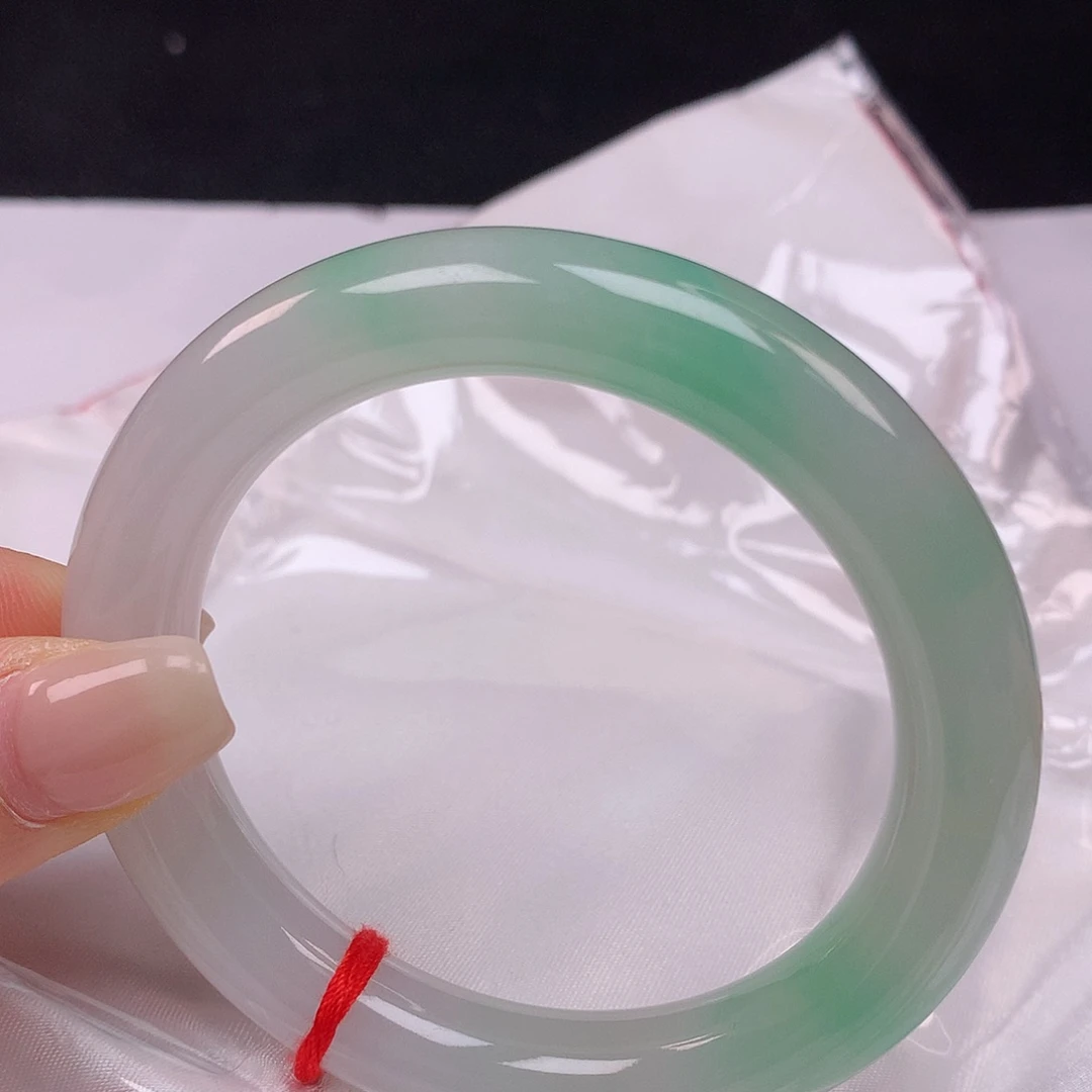【闪购商品】翡翠手镯未镶嵌芹*02 53圆条手镯