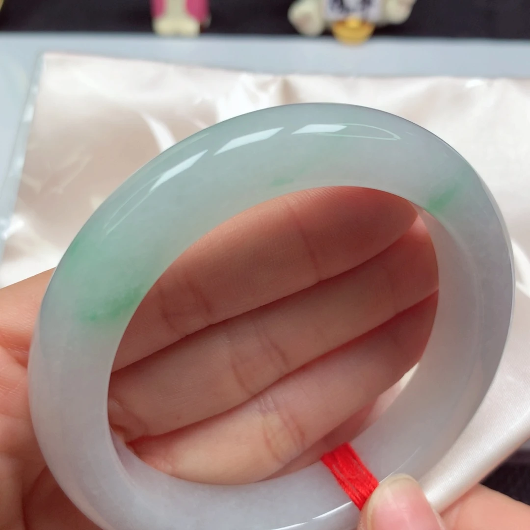 翡翠未镶嵌手镯冰润细腻飘绿花5960